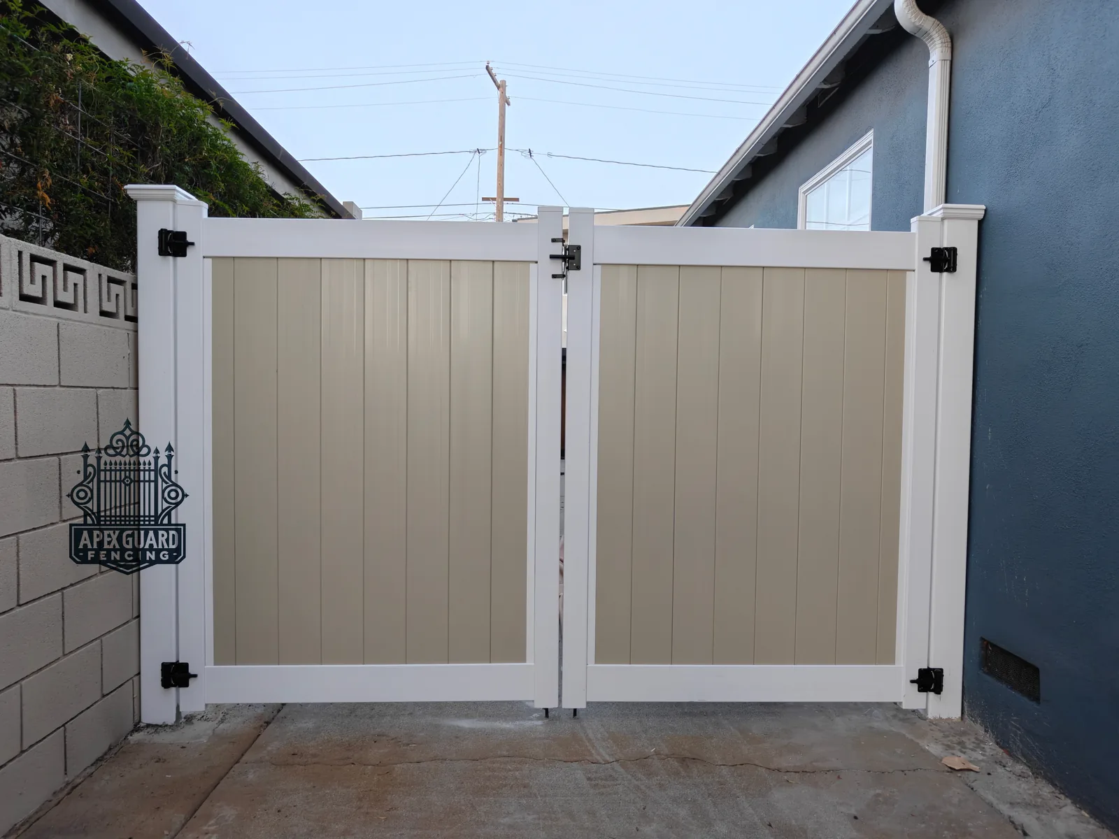 Tan vinyl drive gate installed by Apexguard Fence in Baldwin Park, CA